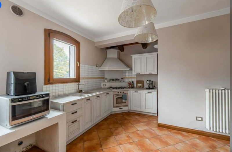 A VIGODARZERE VENDESI CASALE tipico veneto di inizio 900 di circa 380 mq con un giardino circosta...