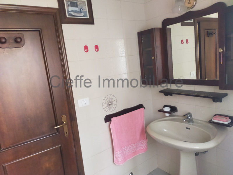 Vi presentiamo una graziosa casa singola situata nel cuore della zona Stanga, a Padova. Questo im...