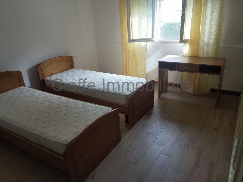 Vi presentiamo una graziosa casa singola situata nel cuore della zona Stanga, a Padova. Questo im...