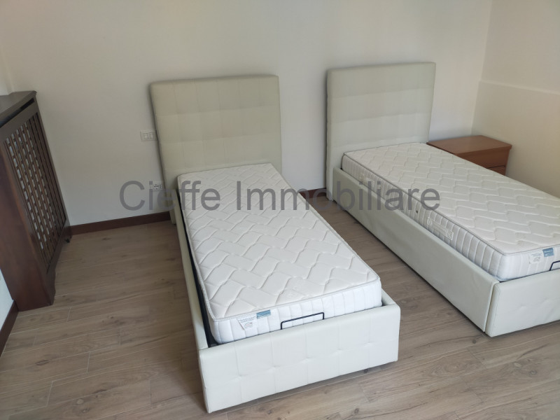 Vi presentiamo una graziosa casa singola situata nel cuore della zona Stanga, a Padova. Questo im...