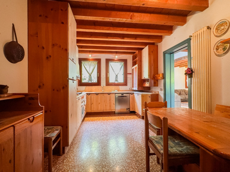 VICENZA – A DUE PASSI DAL CENTRO: AMPIA CASA A SCHIERA CON GIARDINO PRIVATO - Rif. 8289
In posizi...