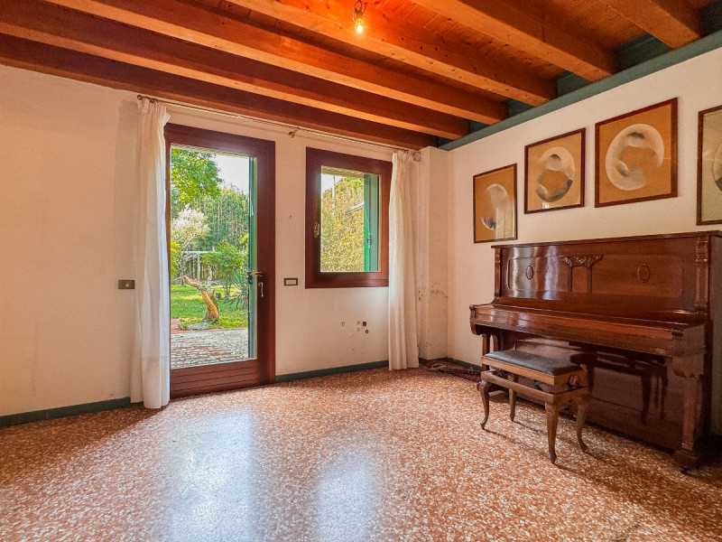 VICENZA – A DUE PASSI DAL CENTRO: AMPIA CASA A SCHIERA CON GIARDINO PRIVATO - Rif. 8289
In posizi...