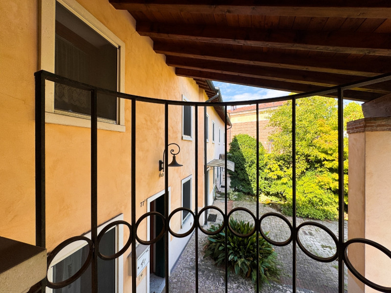 VICENZA – A DUE PASSI DAL CENTRO: AMPIA CASA A SCHIERA CON GIARDINO PRIVATO - Rif. 8289
In posizi...