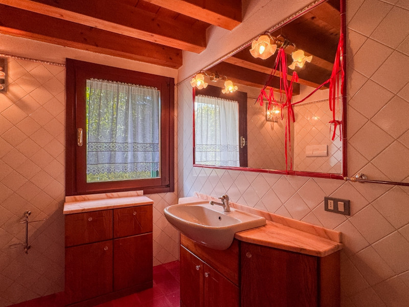 VICENZA – A DUE PASSI DAL CENTRO: AMPIA CASA A SCHIERA CON GIARDINO PRIVATO - Rif. 8289
In posizi...