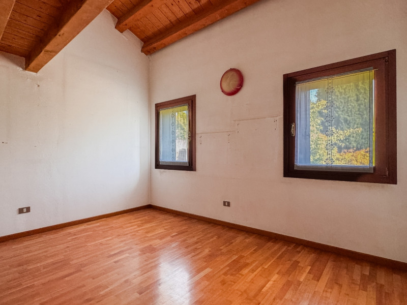 VICENZA – A DUE PASSI DAL CENTRO: AMPIA CASA A SCHIERA CON GIARDINO PRIVATO - Rif. 8289
In posizi...