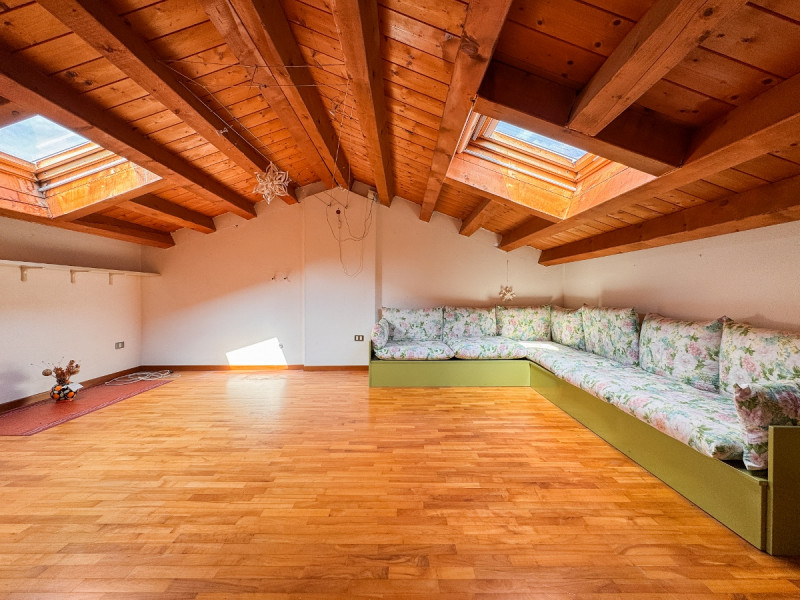 VICENZA – A DUE PASSI DAL CENTRO: AMPIA CASA A SCHIERA CON GIARDINO PRIVATO - Rif. 8289
In posizi...