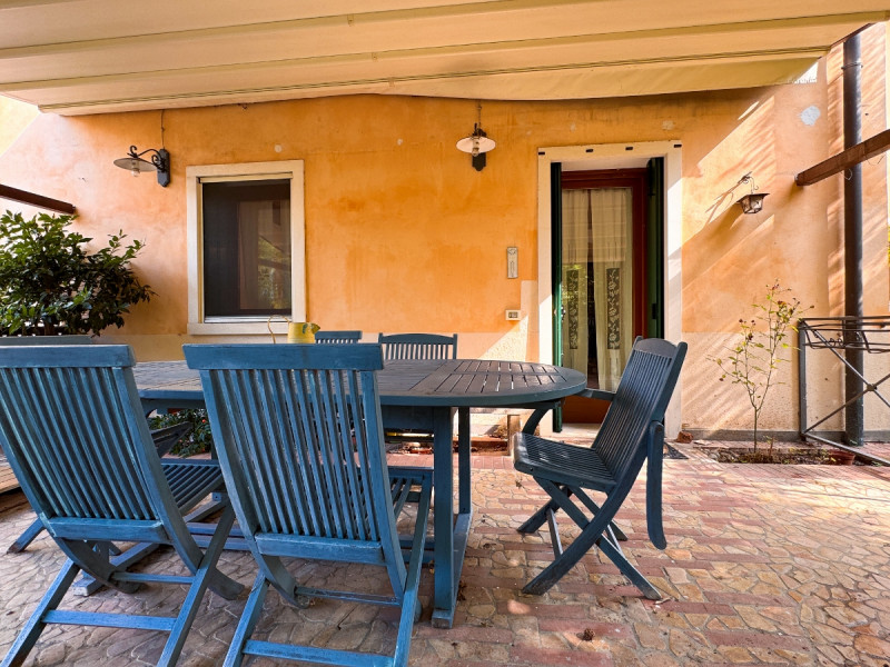 VICENZA – A DUE PASSI DAL CENTRO: AMPIA CASA A SCHIERA CON GIARDINO PRIVATO - Rif. 8289
In posizi...