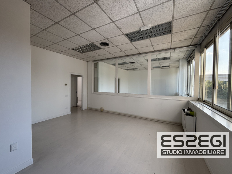 PADOVA UNO: Nelle immediate vicinanze alla tangenziale e comodo al casello autostradale di Padova...