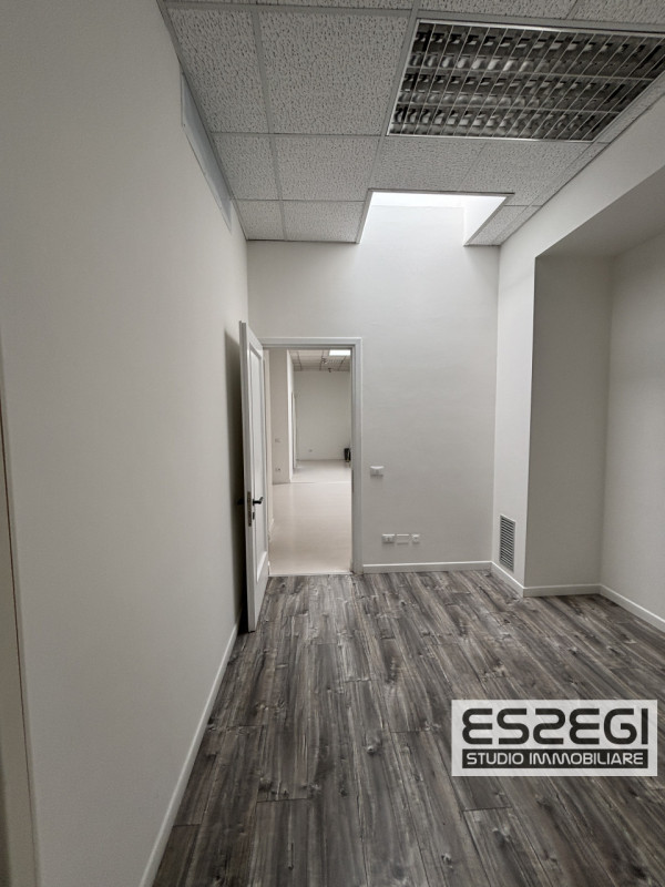 PADOVA UNO: Nelle immediate vicinanze alla tangenziale e comodo al casello autostradale di Padova...