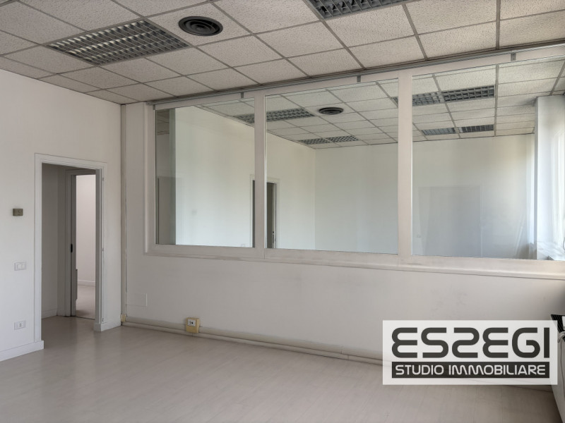 PADOVA UNO: Nelle immediate vicinanze alla tangenziale e comodo al casello autostradale di Padova...