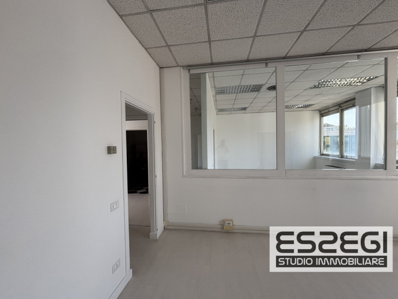 PADOVA UNO: Nelle immediate vicinanze alla tangenziale e comodo al casello autostradale di Padova...