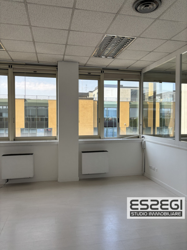 PADOVA UNO: Nelle immediate vicinanze alla tangenziale e comodo al casello autostradale di Padova...