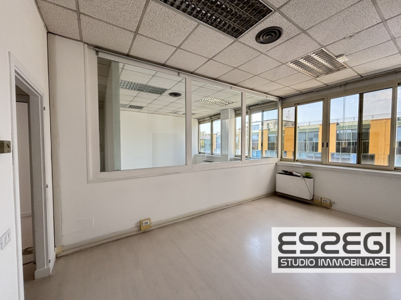 PADOVA UNO: Nelle immediate vicinanze alla tangenziale e comodo al casello autostradale di Padova...