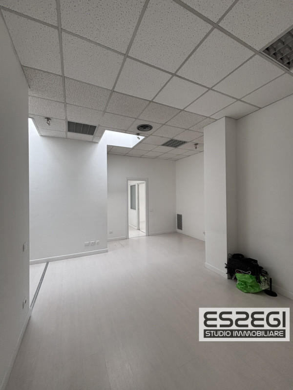 PADOVA UNO: Nelle immediate vicinanze alla tangenziale e comodo al casello autostradale di Padova...