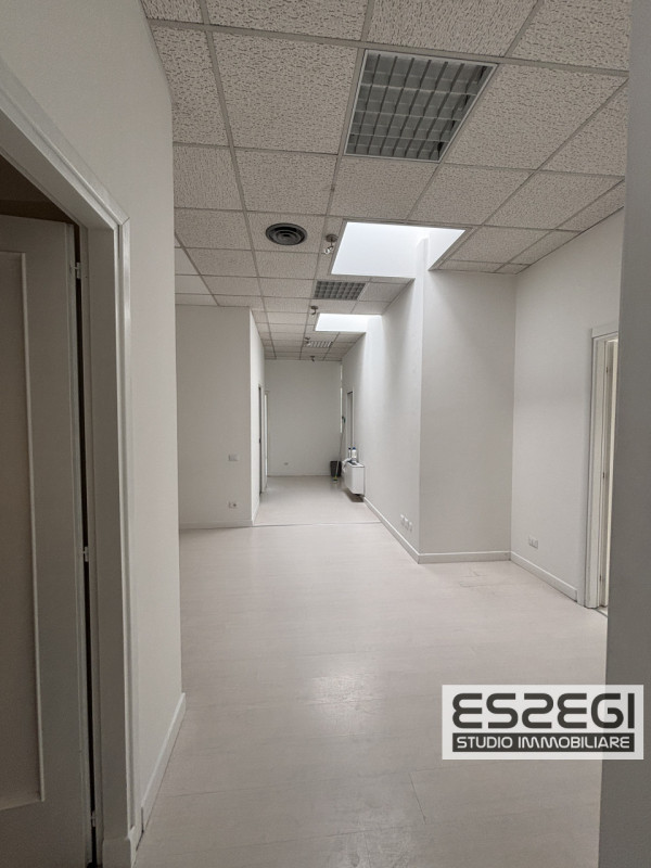 PADOVA UNO: Nelle immediate vicinanze alla tangenziale e comodo al casello autostradale di Padova...