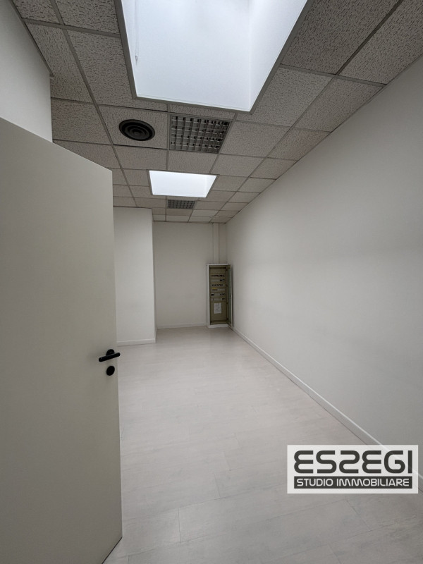 PADOVA UNO: Nelle immediate vicinanze alla tangenziale e comodo al casello autostradale di Padova...