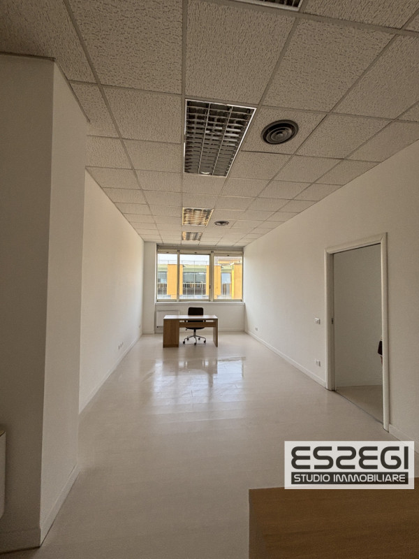 PADOVA UNO: Nelle immediate vicinanze alla tangenziale e comodo al casello autostradale di Padova...