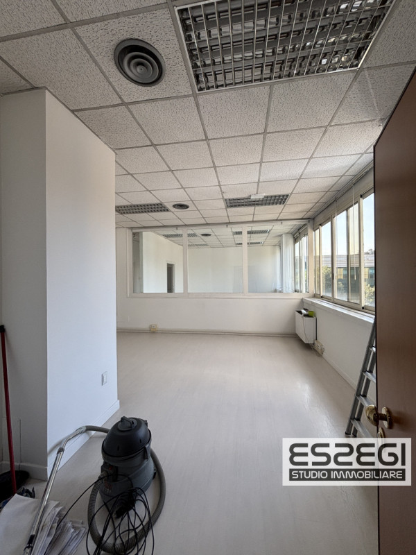 PADOVA UNO: Nelle immediate vicinanze alla tangenziale e comodo al casello autostradale di Padova...