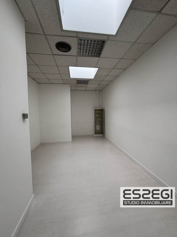 PADOVA UNO: Nelle immediate vicinanze alla tangenziale e comodo al casello autostradale di Padova...