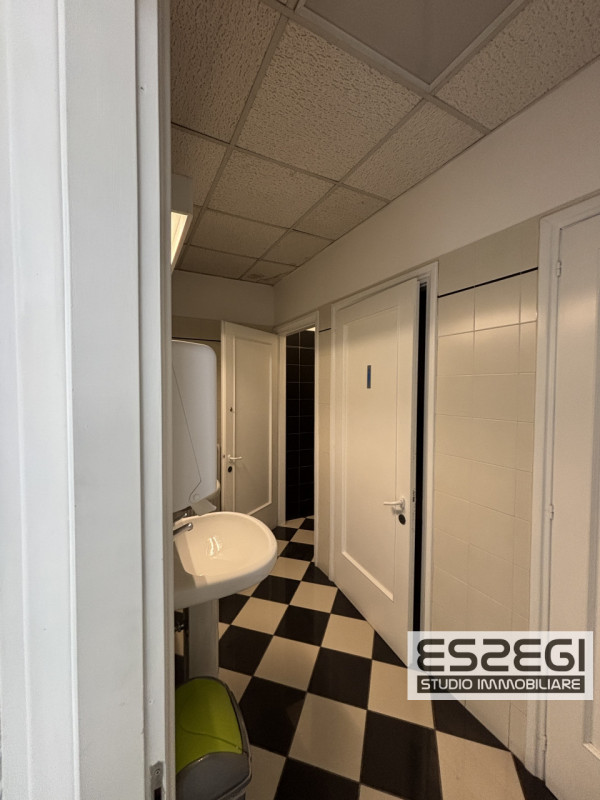 PADOVA UNO: Nelle immediate vicinanze alla tangenziale e comodo al casello autostradale di Padova...