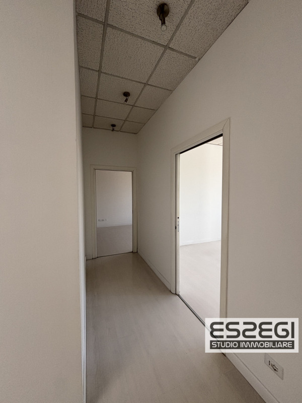 PADOVA UNO: Nelle immediate vicinanze alla tangenziale e comodo al casello autostradale di Padova...