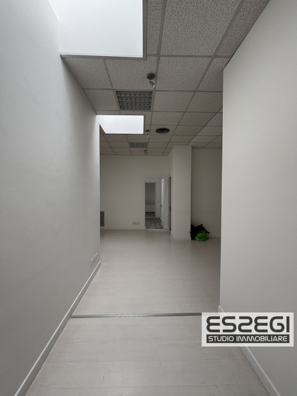 PADOVA UNO: Nelle immediate vicinanze alla tangenziale e comodo al casello autostradale di Padova...