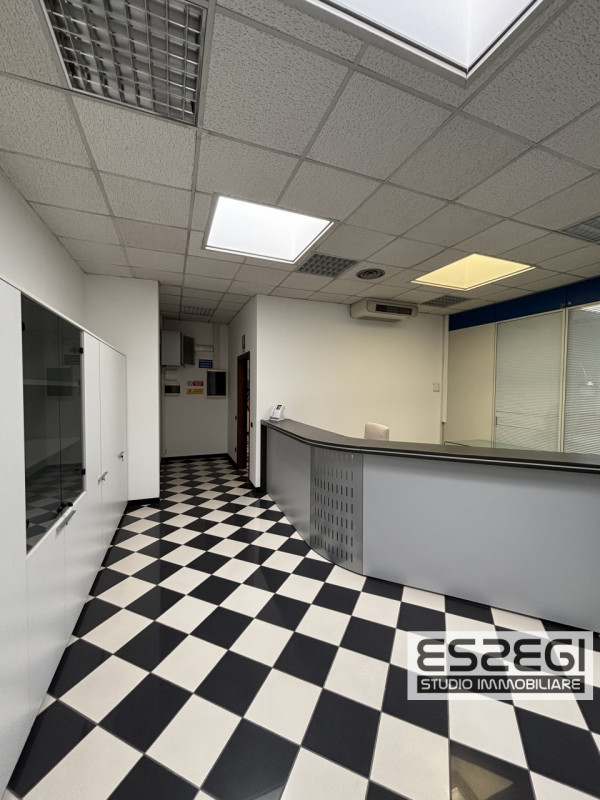 PADOVA UNO: Nelle immediate vicinanze alla tangenziale e comodo al casello autostradale di Padova...