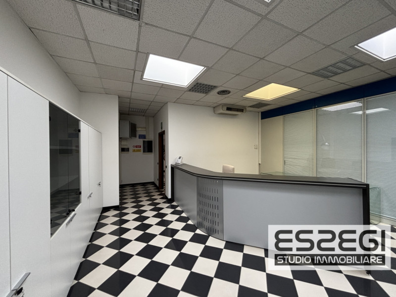 PADOVA UNO: Nelle immediate vicinanze alla tangenziale e comodo al casello autostradale di Padova...