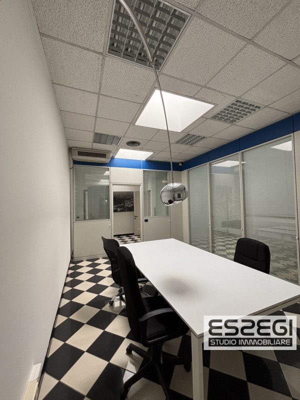 PADOVA UNO: Nelle immediate vicinanze alla tangenziale e comodo al casello autostradale di Padova...