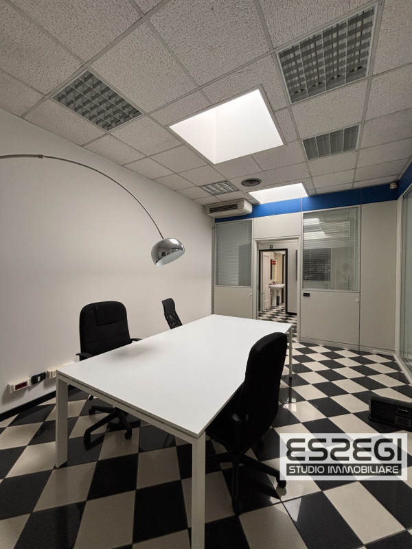 PADOVA UNO: Nelle immediate vicinanze alla tangenziale e comodo al casello autostradale di Padova...