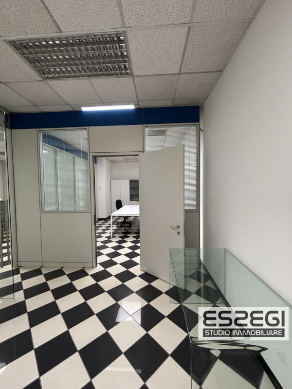 PADOVA UNO: Nelle immediate vicinanze alla tangenziale e comodo al casello autostradale di Padova...