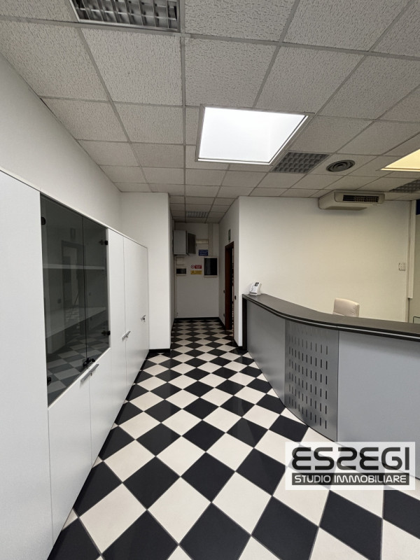 PADOVA UNO: Nelle immediate vicinanze alla tangenziale e comodo al casello autostradale di Padova...