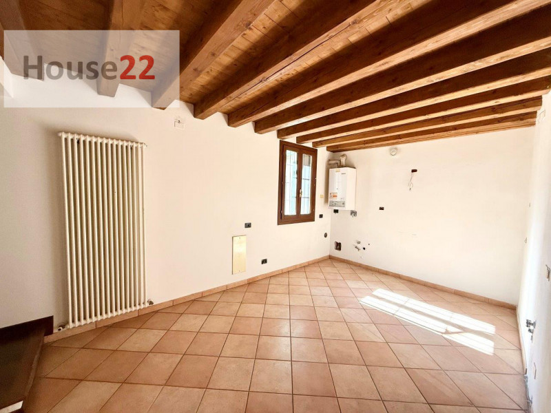 ZONA PIAZZA DEI SIGNORI. VICENZA CENTRO STORICO. In piccola e curata palazzina (recentemente rist...