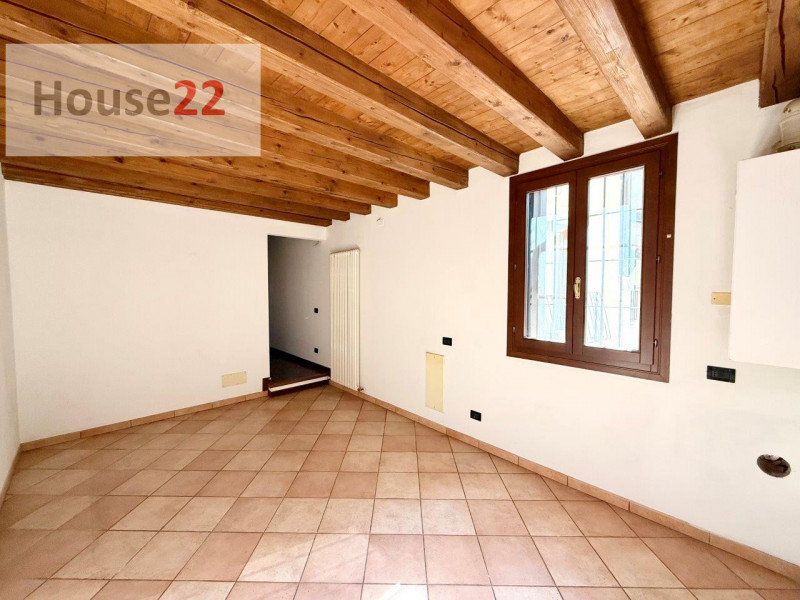 ZONA PIAZZA DEI SIGNORI. VICENZA CENTRO STORICO. In piccola e curata palazzina (recentemente rist...