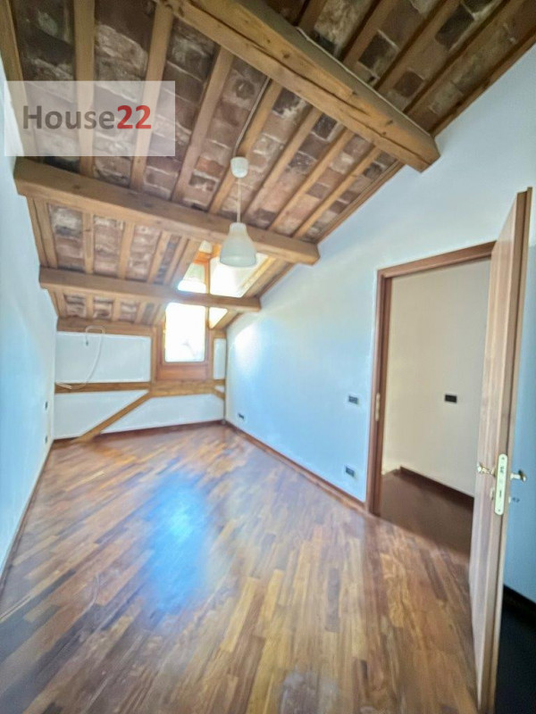 ZONA PIAZZA DEI SIGNORI. VICENZA CENTRO STORICO. In piccola e curata palazzina (recentemente rist...