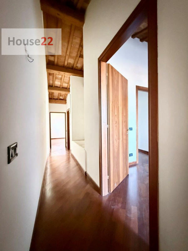 ZONA PIAZZA DEI SIGNORI. VICENZA CENTRO STORICO. In piccola e curata palazzina (recentemente rist...