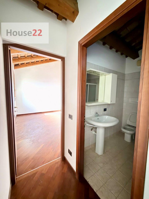 ZONA PIAZZA DEI SIGNORI. VICENZA CENTRO STORICO. In piccola e curata palazzina (recentemente rist...