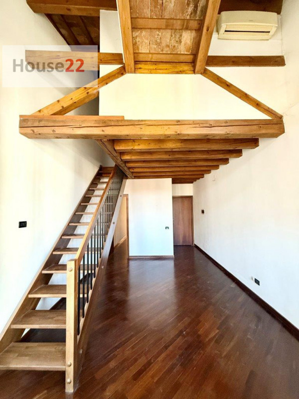 ZONA PIAZZA DEI SIGNORI. VICENZA CENTRO STORICO. In piccola e curata palazzina (recentemente rist...