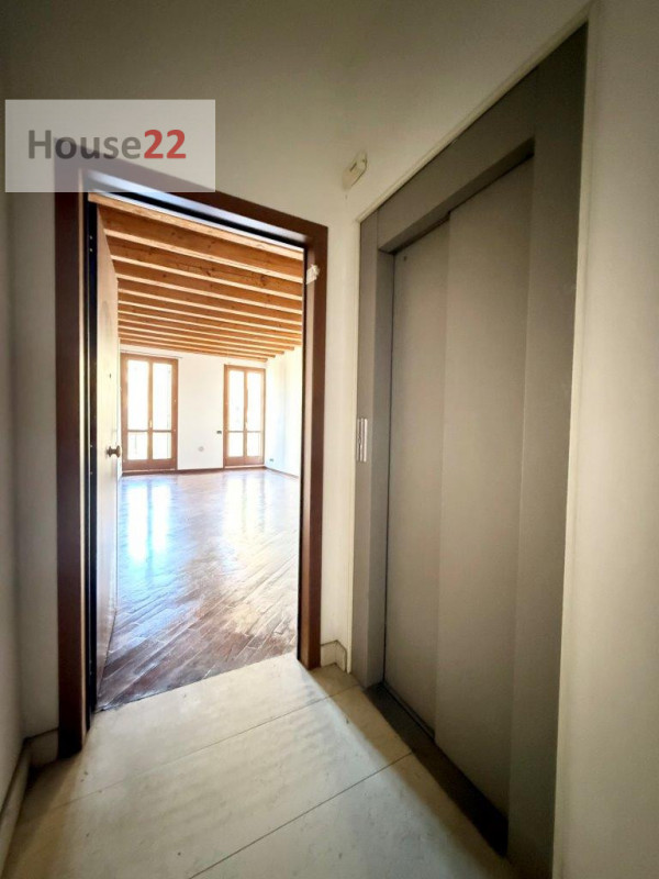 ZONA PIAZZA DEI SIGNORI. VICENZA CENTRO STORICO. In piccola e curata palazzina (recentemente rist...