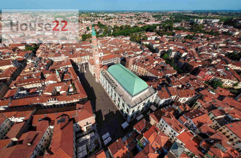 ZONA PIAZZA DEI SIGNORI. VICENZA CENTRO STORICO. In piccola e curata palazzina (recentemente rist...