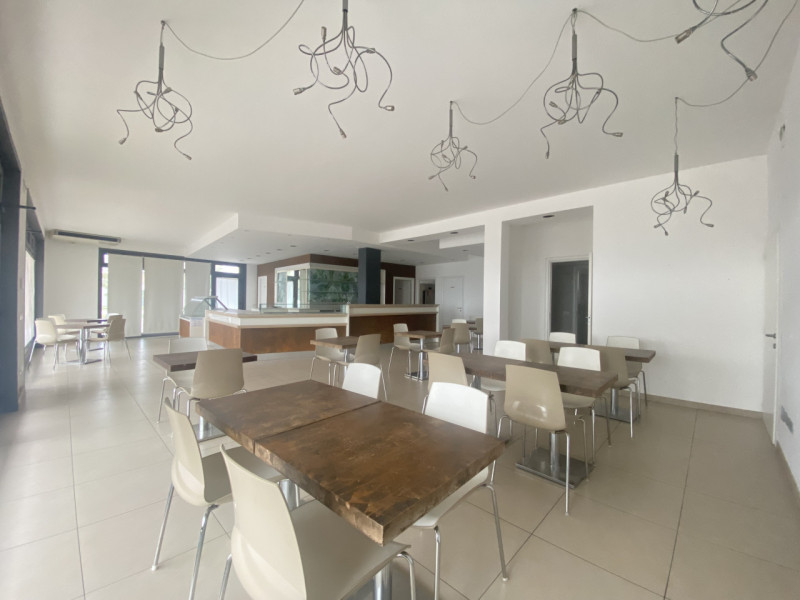 Se sei alla ricerca di un'attività commerciale in una delle zone più vivaci di Massanzago, non pe...