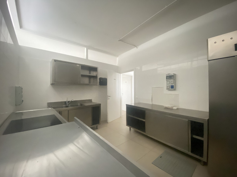 Se sei alla ricerca di un'attività commerciale in una delle zone più vivaci di Massanzago, non pe...