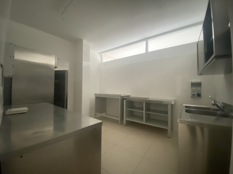 Se sei alla ricerca di un'attività commerciale in una delle zone più vivaci di Massanzago, non pe...