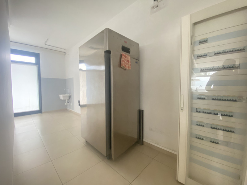 Se sei alla ricerca di un'attività commerciale in una delle zone più vivaci di Massanzago, non pe...