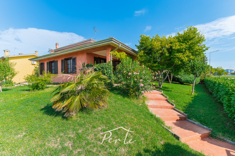 Curtatone Vendita Villa contemporanea