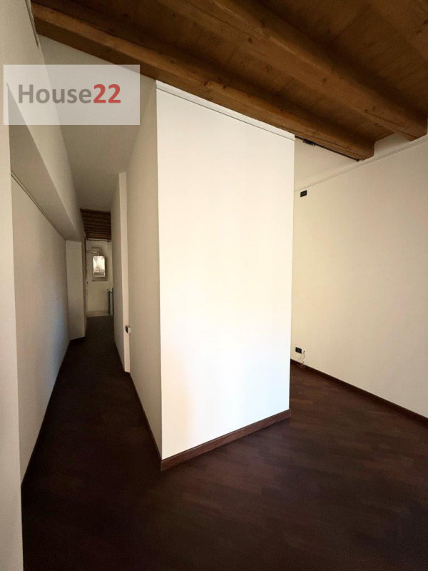 ZONA PIAZZA DEI SIGNORI. VICENZA CENTRO STORICO. In piccola e curata palazzina (recentemente rist...