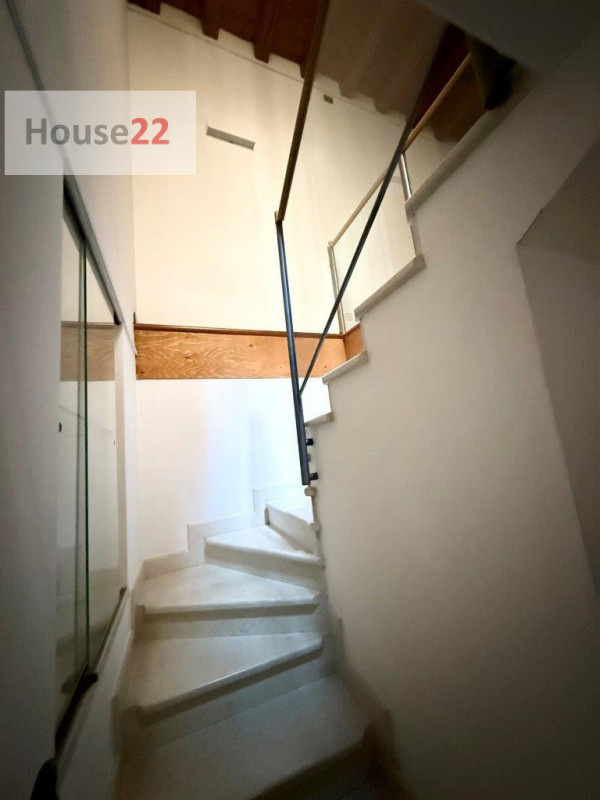 ZONA PIAZZA DEI SIGNORI. VICENZA CENTRO STORICO. In piccola e curata palazzina (recentemente rist...