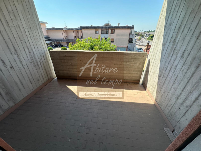 SAN GIORGIO IN BOSCO (PD) CENTRO

Proponiamo in vendita due uffici al secondo e ultimo piano di u...