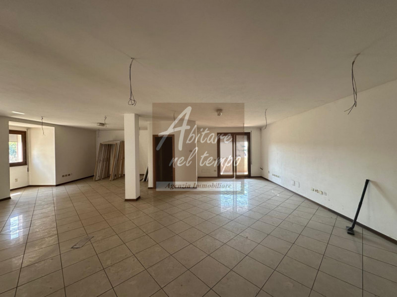 SAN GIORGIO IN BOSCO (PD) CENTRO

Proponiamo in vendita due uffici al secondo e ultimo piano di u...