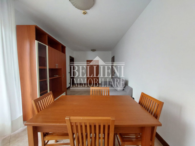 VIALE CRISPI: in posizione riparata e lontana dal traffico, proponiamo in locazione un appartamen...